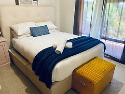 Unwind Retro-vibe Pet Friendly