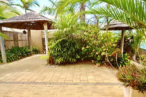 Lakeside Getaway - 4BR Jetty Wi-fi Waterfront