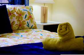 Lakeside Getaway - 4BR Jetty Wi-fi Waterfront
