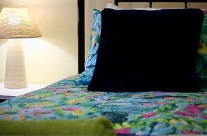 Lakeside Getaway - 4BR Jetty Wi-fi Waterfront