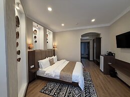 Minorai Kalon Hotel