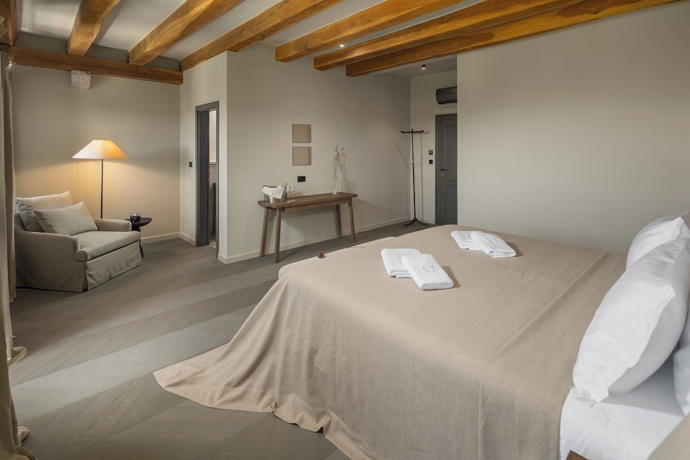 San Tomasini Heritage Hotel