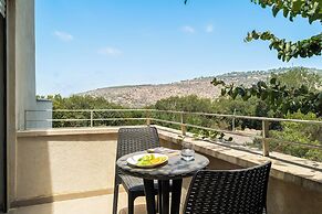 MAMAD - Keshet Eilon View Retreat by Sea N' Rent