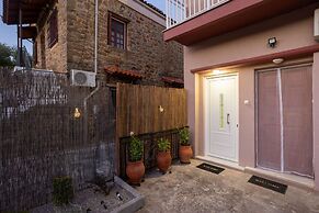 Valira Stathmos Home - Rustic Charm Cottage W Garden