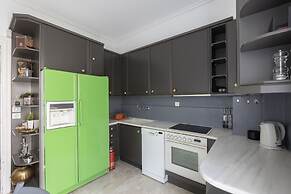 Massive 2-combo apt Unbeatable Acropolis Views 9pax