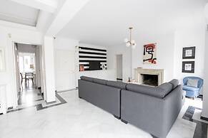 Massive 2-combo apt Unbeatable Acropolis Views 9pax