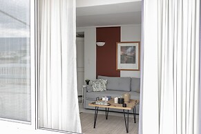 Massive 2-combo apt Unbeatable Acropolis Views 9pax