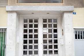 Massive 2-combo apt Unbeatable Acropolis Views 9pax