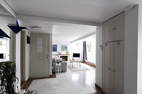 Massive 2-combo apt Unbeatable Acropolis Views 9pax