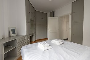 Massive 2-combo apt Unbeatable Acropolis Views 9pax