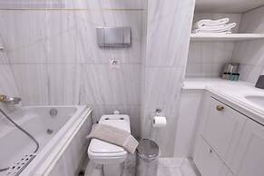 Massive 2-combo apt Unbeatable Acropolis Views 9pax