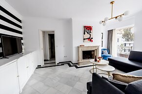 Massive 2-combo apt Unbeatable Acropolis Views 9pax