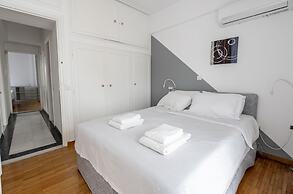 Massive 2-combo apt Unbeatable Acropolis Views 9pax