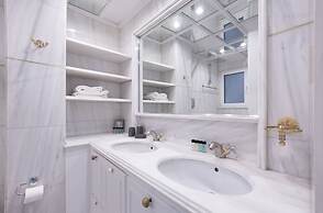 Massive 2-combo apt Unbeatable Acropolis Views 9pax