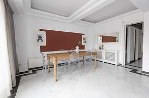 Massive 2-combo apt Unbeatable Acropolis Views 9pax
