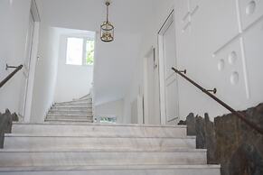 Massive 2-combo apt Unbeatable Acropolis Views 9pax