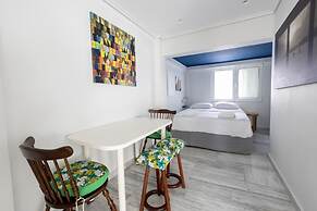 Massive 2-combo apt Unbeatable Acropolis Views 9pax