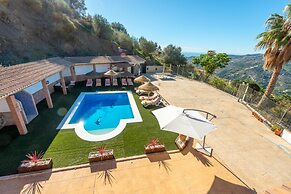 Villa La Coscoja by At Home Costa del Sol