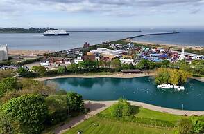 1 Bed Flat - Sleeps 5 - Pet Friendly - Parking