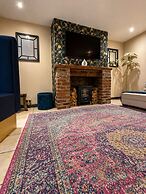 1 Bed Flat - Sleeps 5 - Pet Friendly - Parking