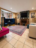 1 Bed Flat - Sleeps 5 - Pet Friendly - Parking