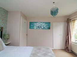 3 Chantry Hill