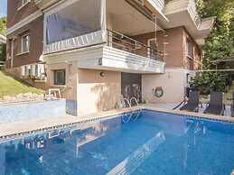 Th103 Villa Espaciosa con Piscina Privada y Jard n
