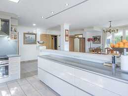 Th103 Villa Espaciosa con Piscina Privada y Jard n
