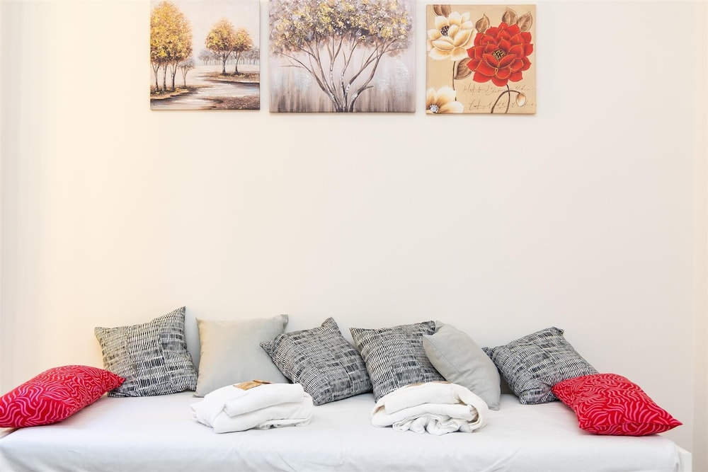Rental in Rome Jenner Apartment