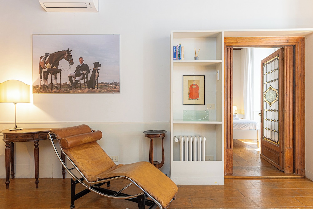 Rental in Rome Frattina Atmosphere Apartment