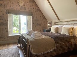Queensbury Loft