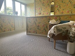 Queensbury Loft