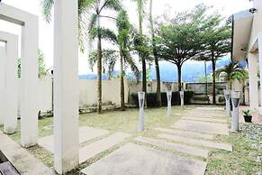 Chic 4BR Oasis With Gazebo, Your Dream Getaway