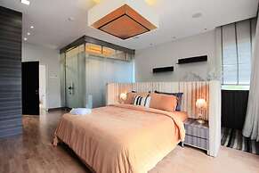 Chic 4BR Oasis With Gazebo, Your Dream Getaway