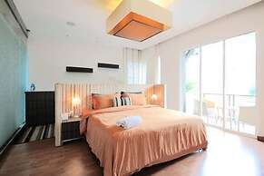 Chic 4BR Oasis With Gazebo, Your Dream Getaway