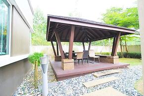 Chic 4BR Oasis With Gazebo, Your Dream Getaway