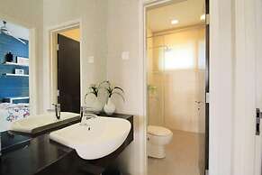 Chic 4BR Oasis With Gazebo, Your Dream Getaway