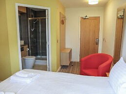 Jubilee Ground-floor Double Bedroom