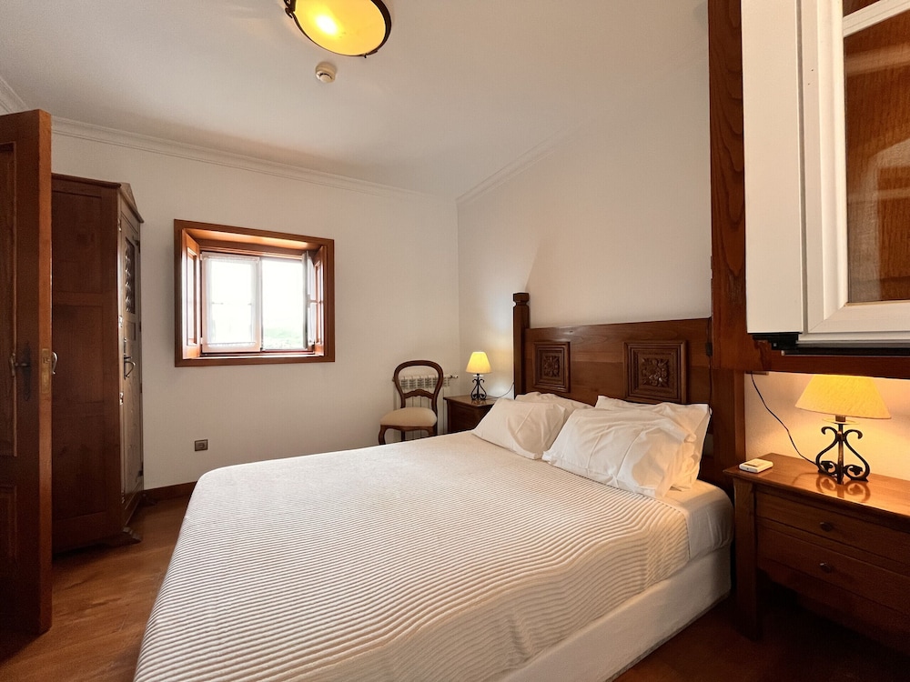Nomad s Country - Cimo de Vila Mountain Window
