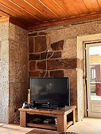 Nomad s Country - Cimo de Vila Mountain Window