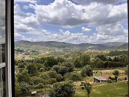 Nomad s Country - Cimo de Vila Mountain Window