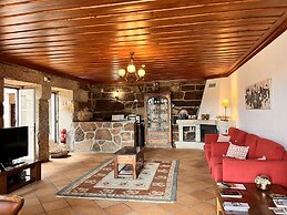 Nomad s Country - Cimo de Vila Mountain Window
