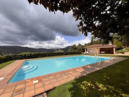 Nomad s Country - Cimo de Vila Mountain Window