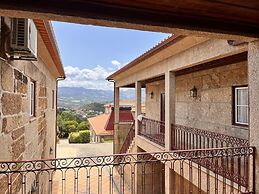 Nomad s Country - Cimo de Vila Mountain Window