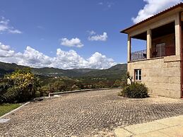 Nomad s Country - Cimo de Vila Mountain Window
