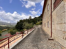 Nomad s Country - Cimo de Vila Mountain Window