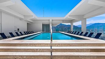 Stylish Beachfront 2BR - Balcony & Pools