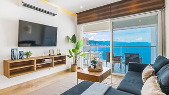 Stylish Beachfront 2BR - Balcony & Pools