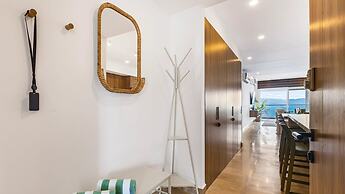 Stylish Beachfront 2BR - Balcony & Pools