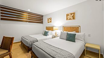 Stylish Beachfront 2BR - Balcony & Pools